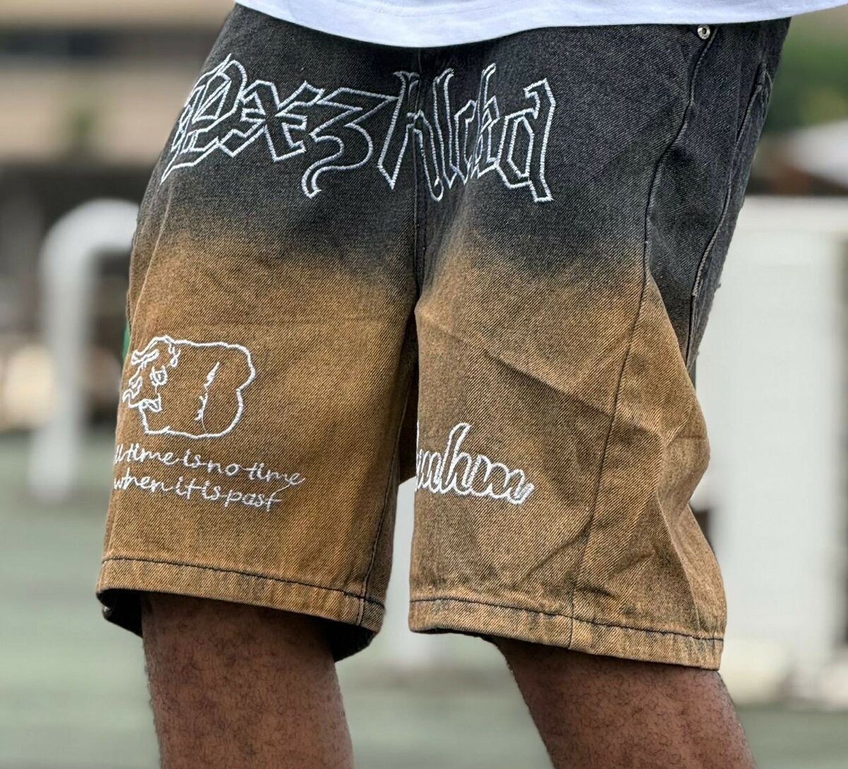 Short en jean dégradé imprimé