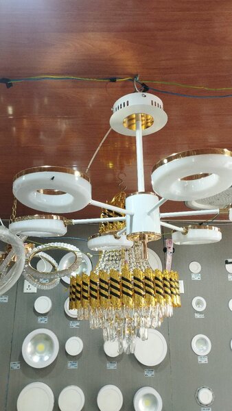 Lustre moderne LED doré