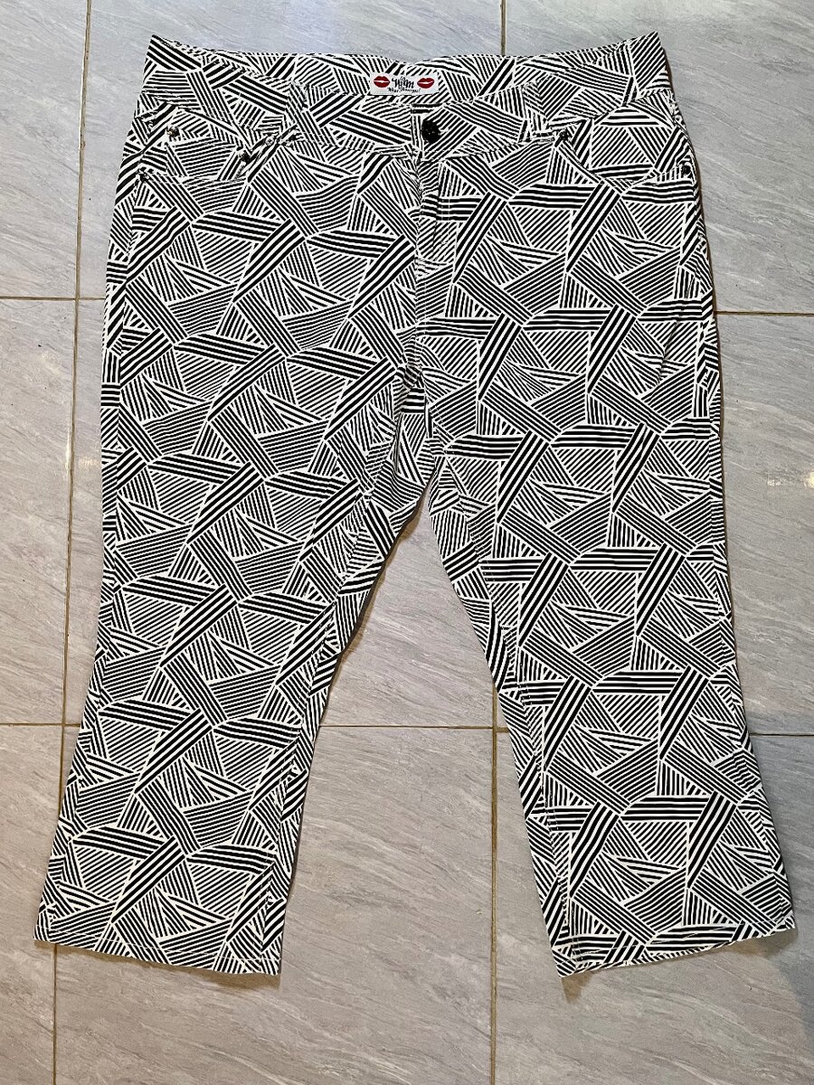 Black and white patterned pant
