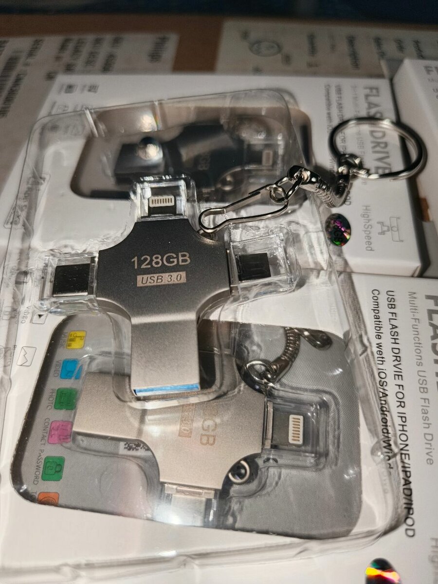 128 GB - Clé USB (4en1)