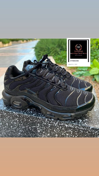 Baskets noires modernes