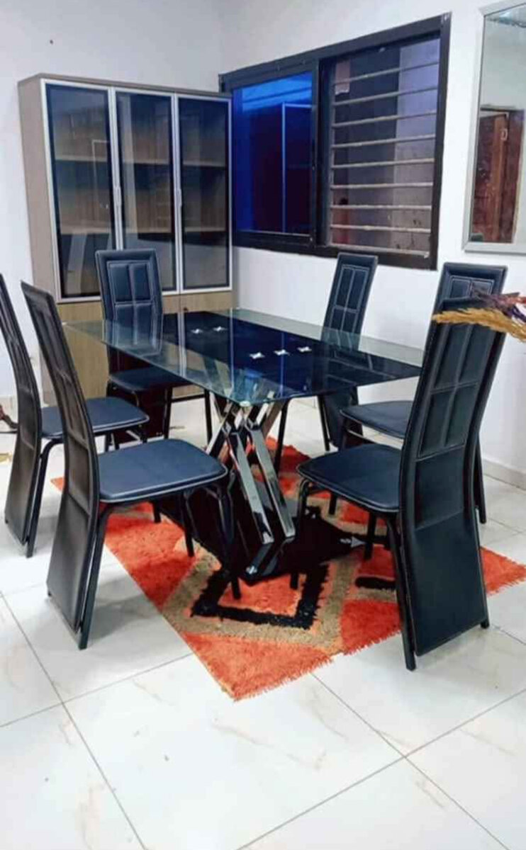 Table à manger en verre moderne