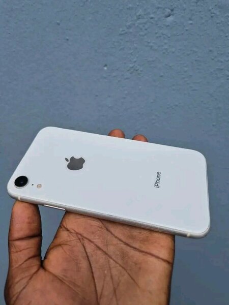iPhone blanc 64 Go