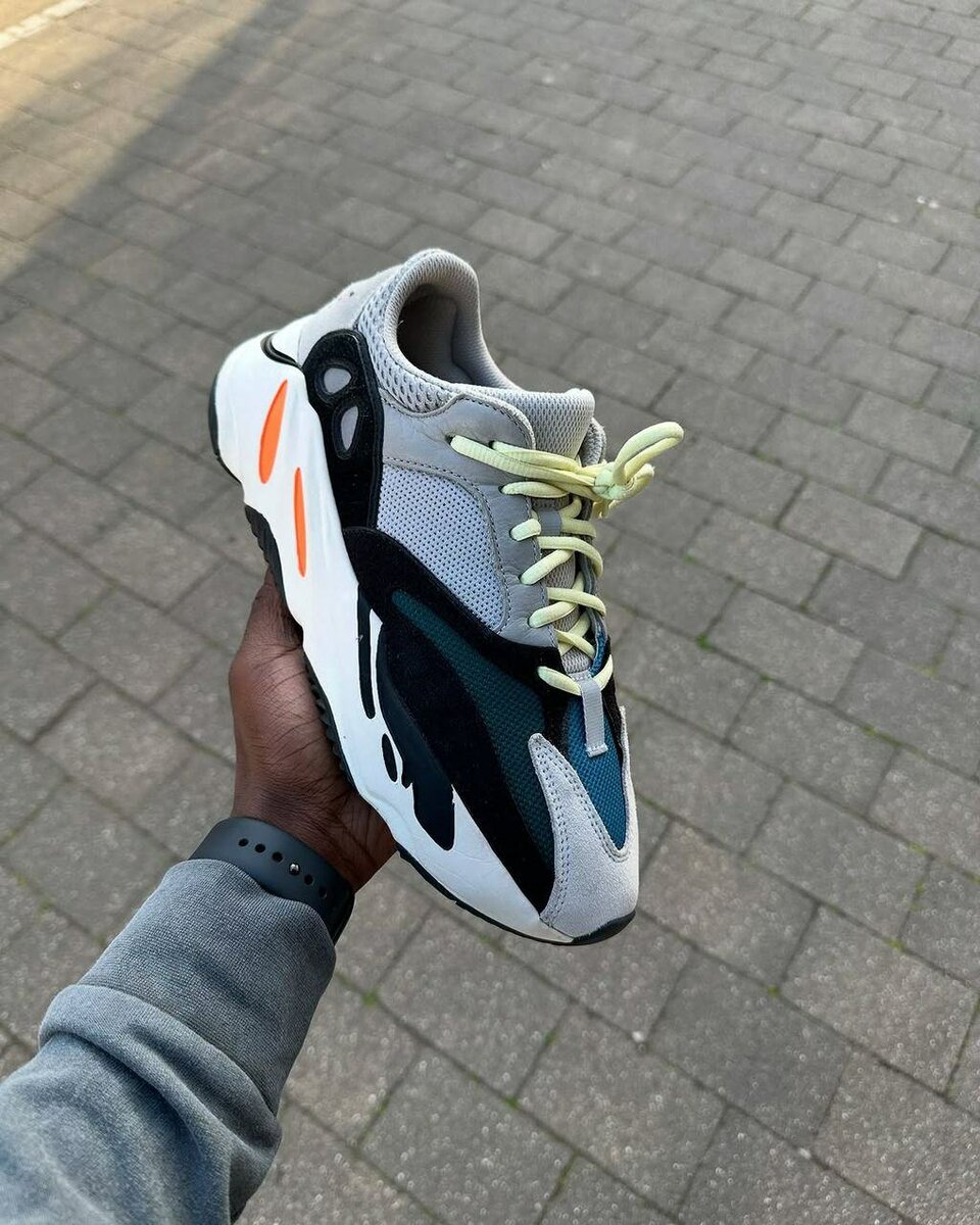Yeezy 700 couleur classique