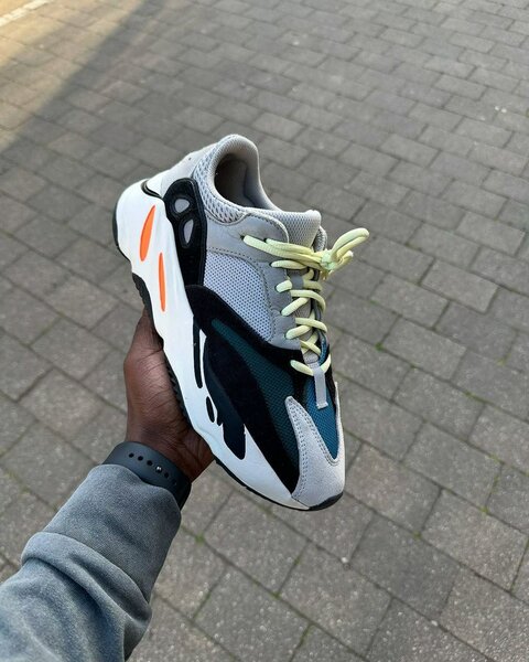 Yeezy 700 couleur classique