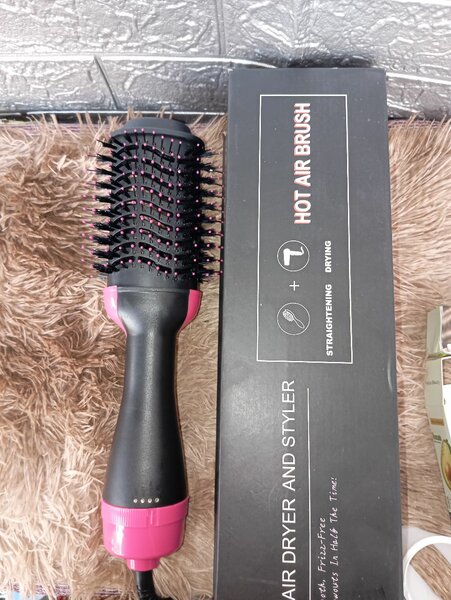 Brosse soufflante cheveux 3-en-1