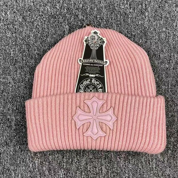 Bonnets en tricot avec croix