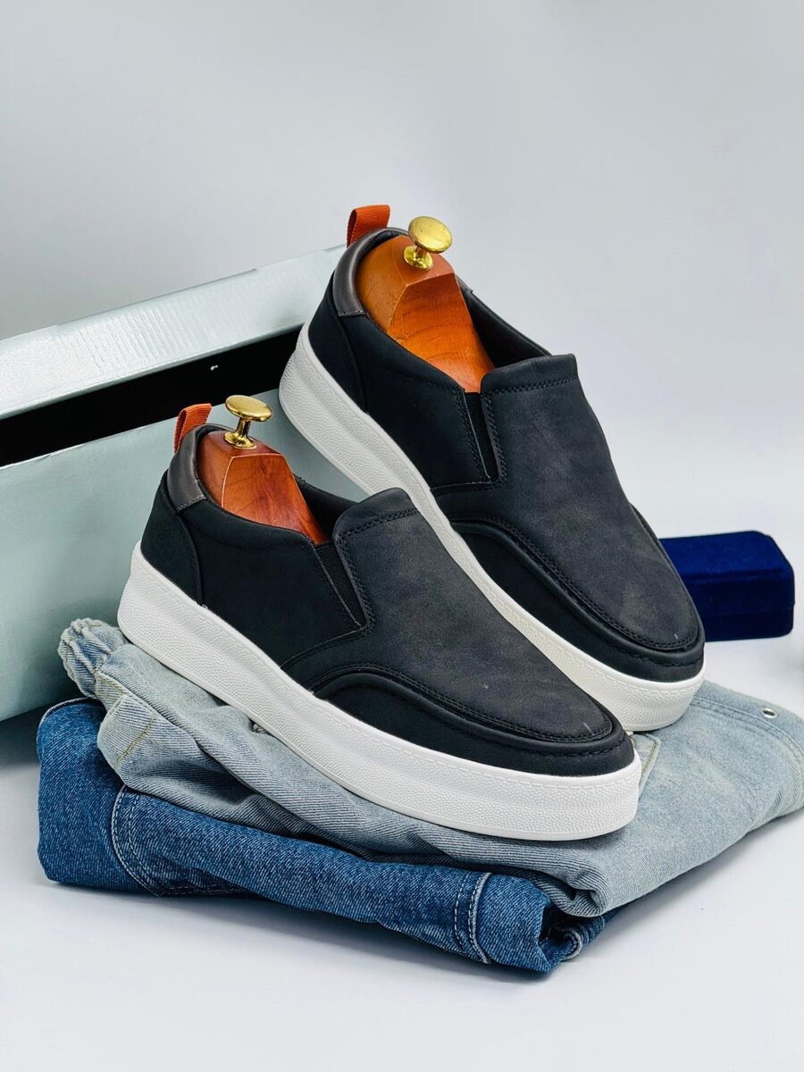 TIMBERLAND BLACK AND WHITE