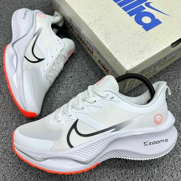 NIKE ZOOM