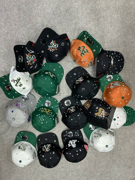 Casquettes personnalisées colorées