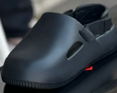 Nike ‘Mule’ slides. 