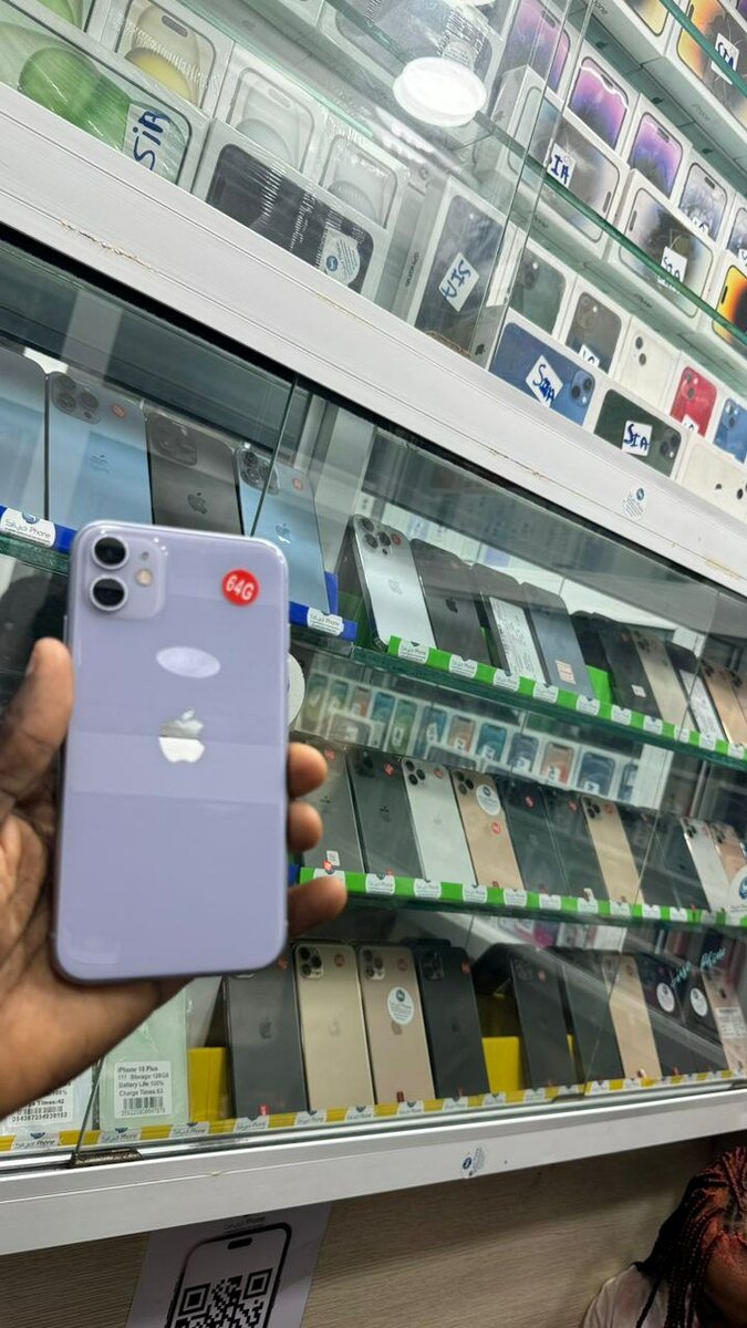 iPhone 11 64giga quasi neuf  Message batterie  Prix : 130.00