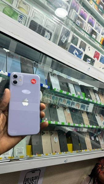 iPhone 11 64giga quasi neuf  Message batterie  Prix : 130.00