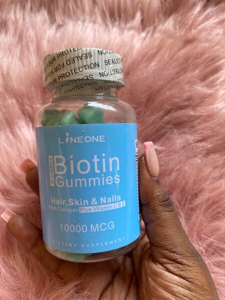 Probiotics and biotin gummies