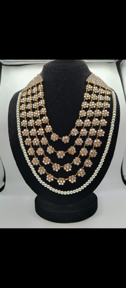 Artificial necklace set