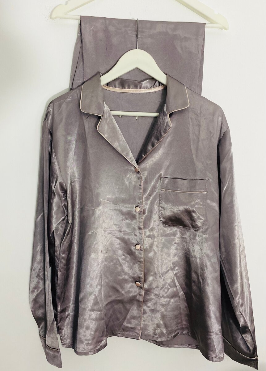 Pyjama en satin pour femme