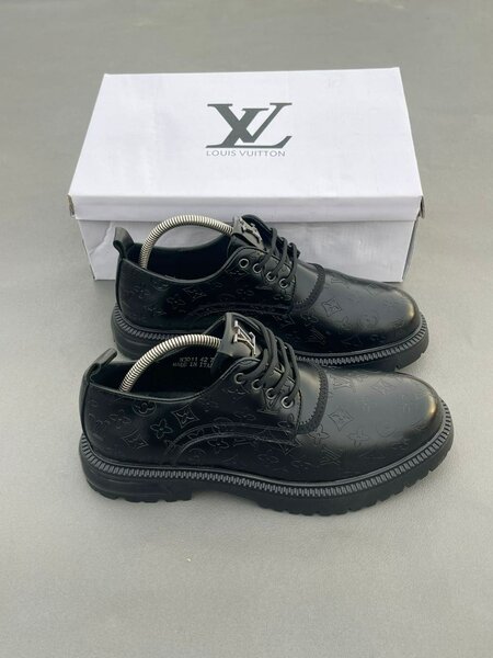 Chaussures en cuir Louis Vuitton