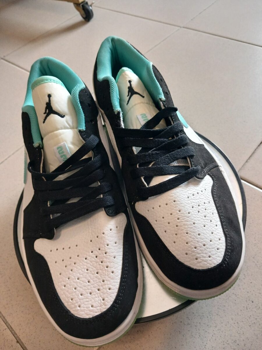 Chaussures de sport modernes