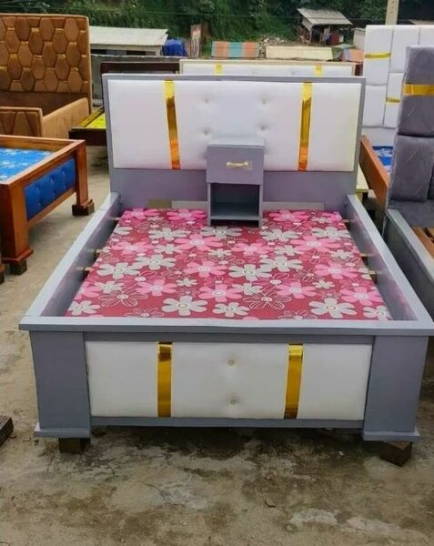 Lit moderne avec rangement