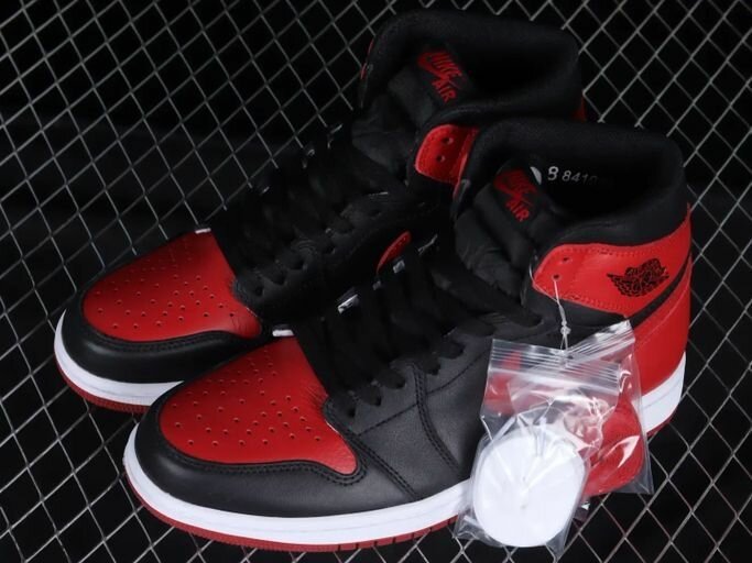 Air Jordan 1 High OG - Black Red