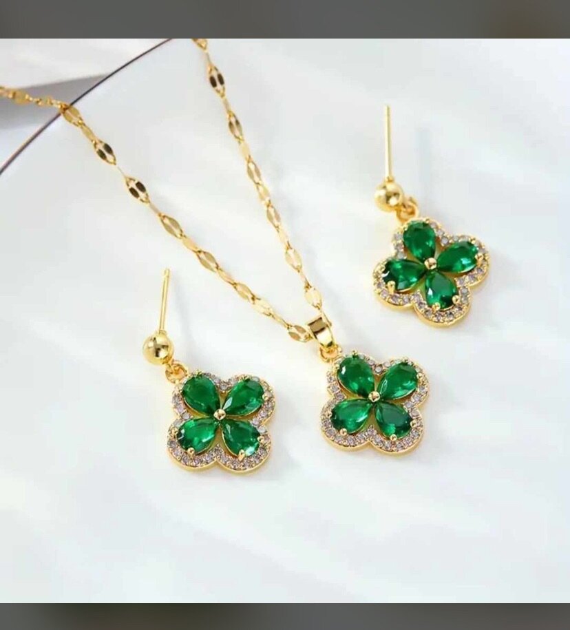 Ladies necklace with earrings