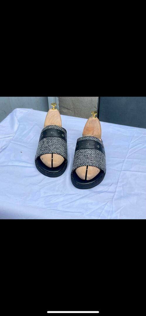 Sandales en cuir élégant homme