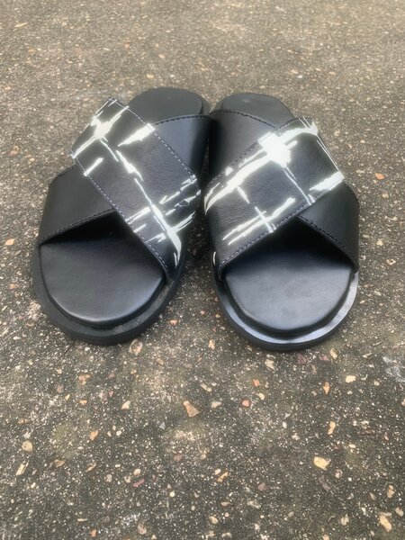 Sandales croisées en cuir