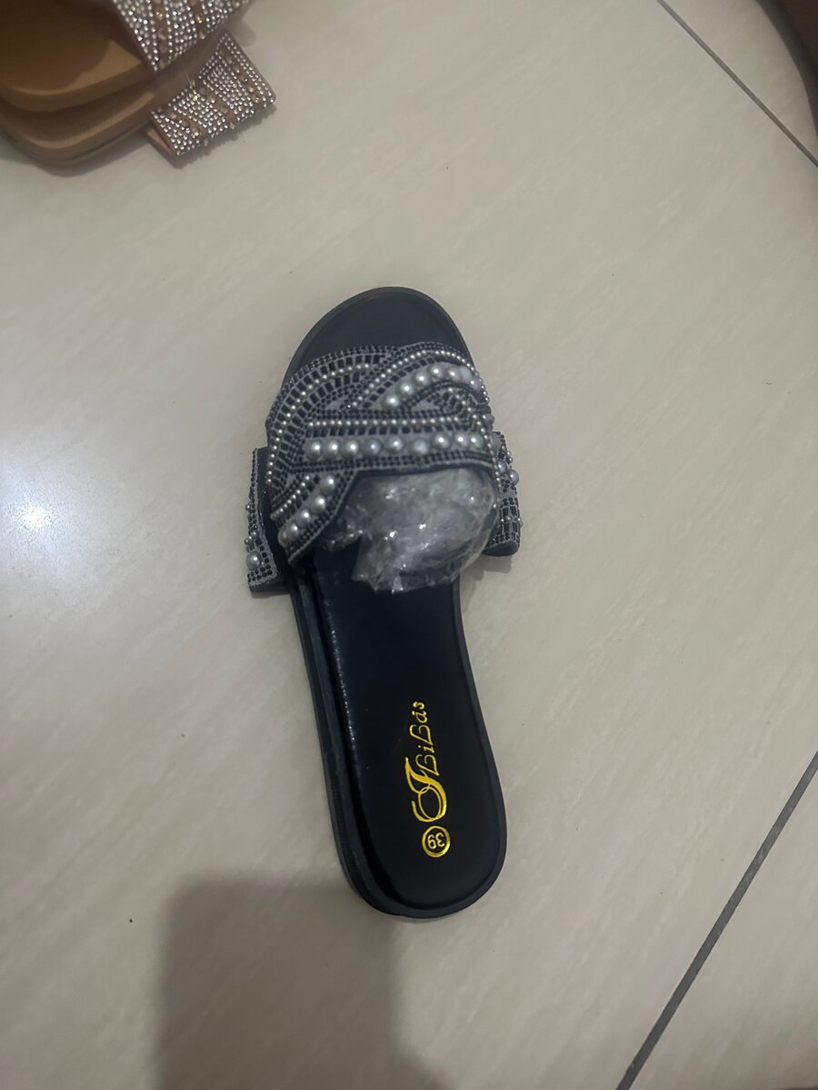 Sandales élégantes perlées