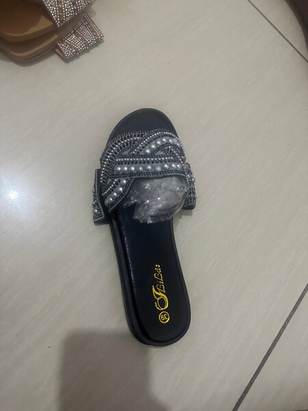 Sandales élégantes perlées