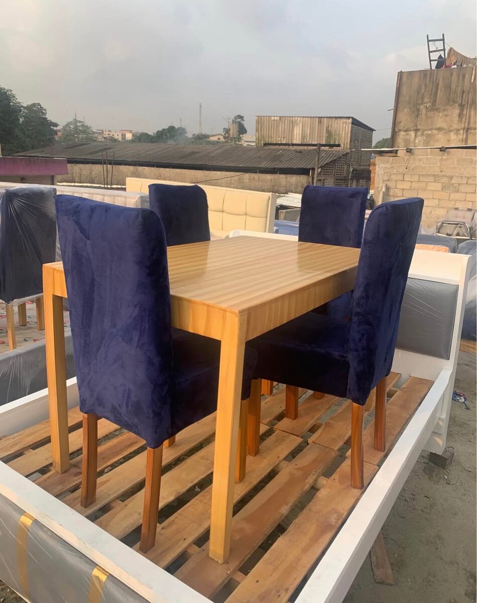 Ensemble table et chaises salle à manger