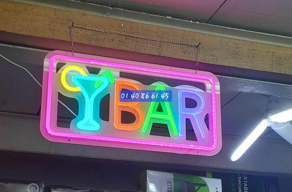 Enseignes néon bar colorées