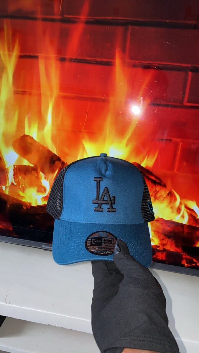 Casquette élégante bleue