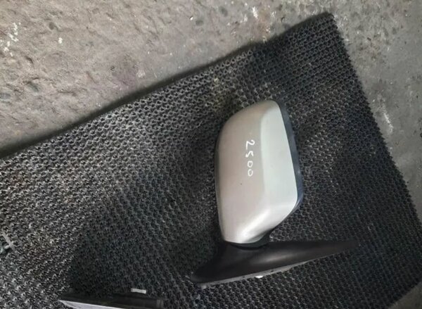 Зеркало боковое правой на Мазда Демио 2005