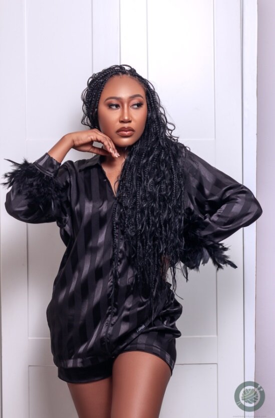 Feathered Dreams black