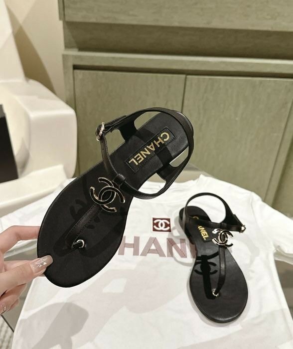 Ladies sandals