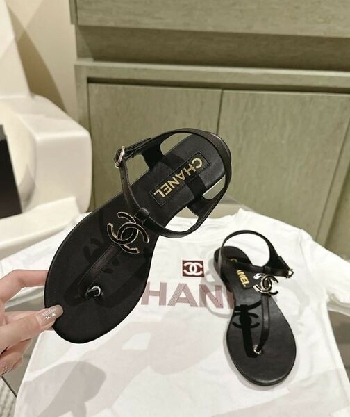 Ladies sandals