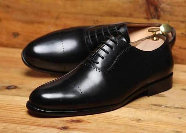 Chaussures habillées en cuir noir