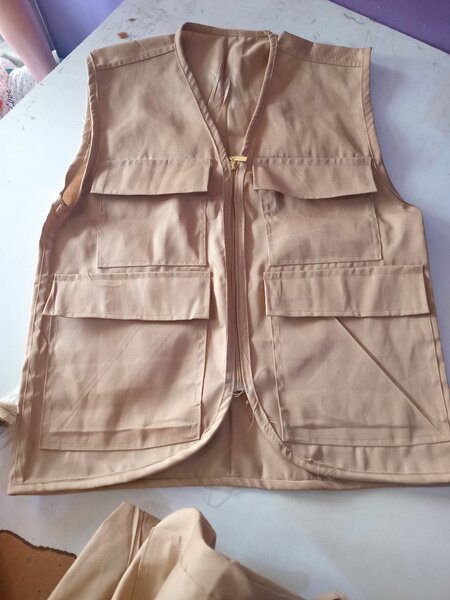 Gilet utilitaire beige pratique