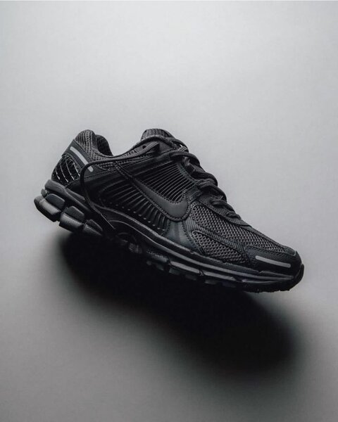 Nike Vomero 5