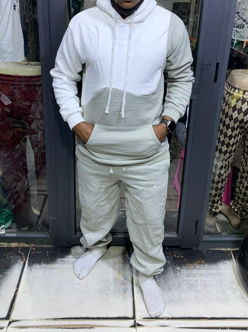 Ensemble de jogging en contraste