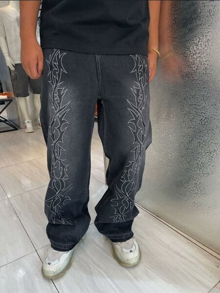 Jeans tendance brodés