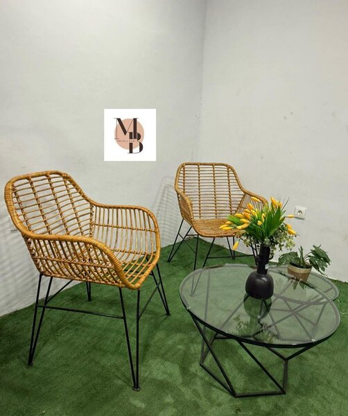 Chaises en osier élégantes