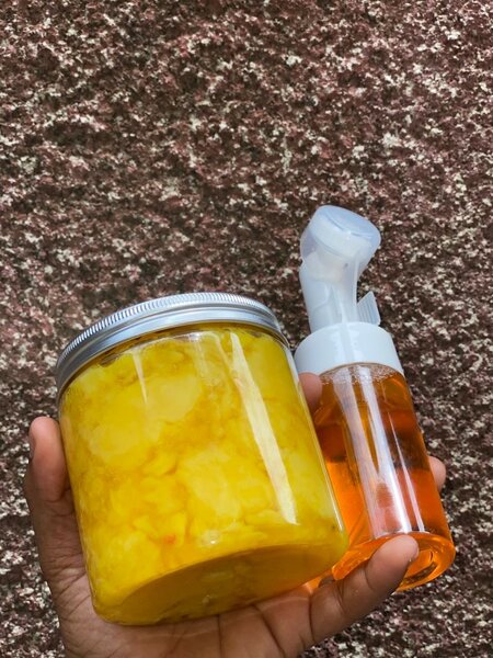 savon gommant et brosse