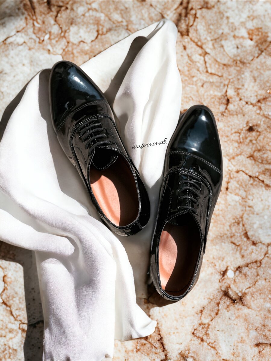 Shinny leather shoes