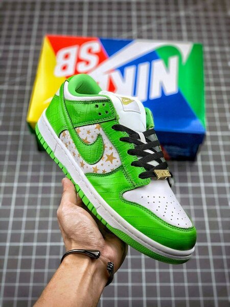 DUNK LOW SUPRÊME WORLD FAMOUS