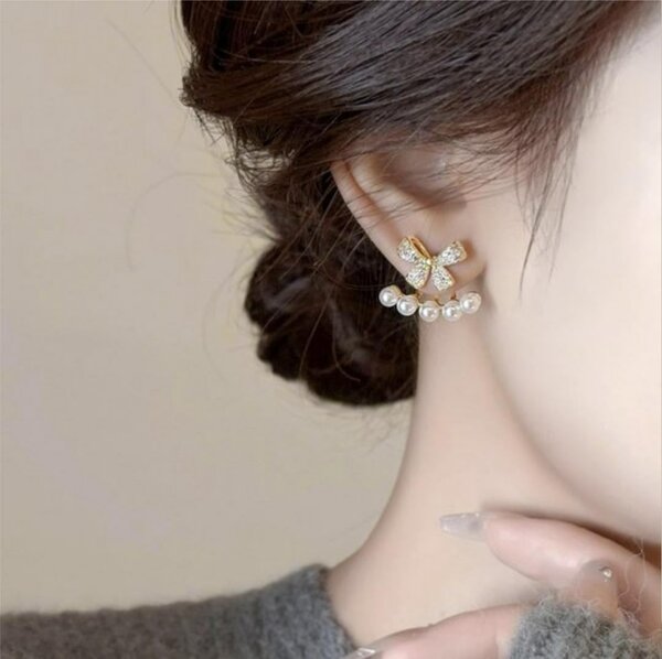 Pearl studs