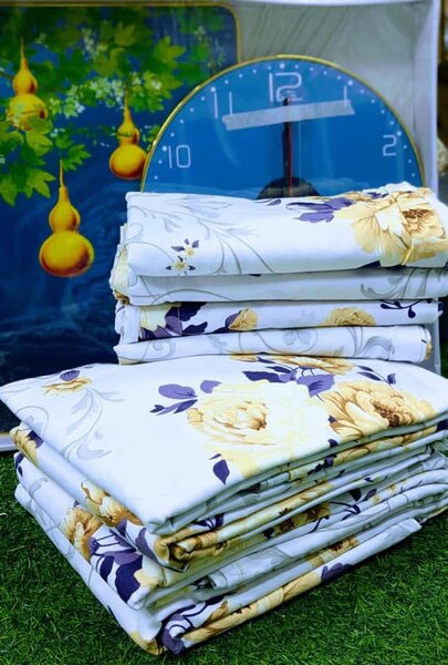  set includes 2 bedsheets and 4 pillowcases.