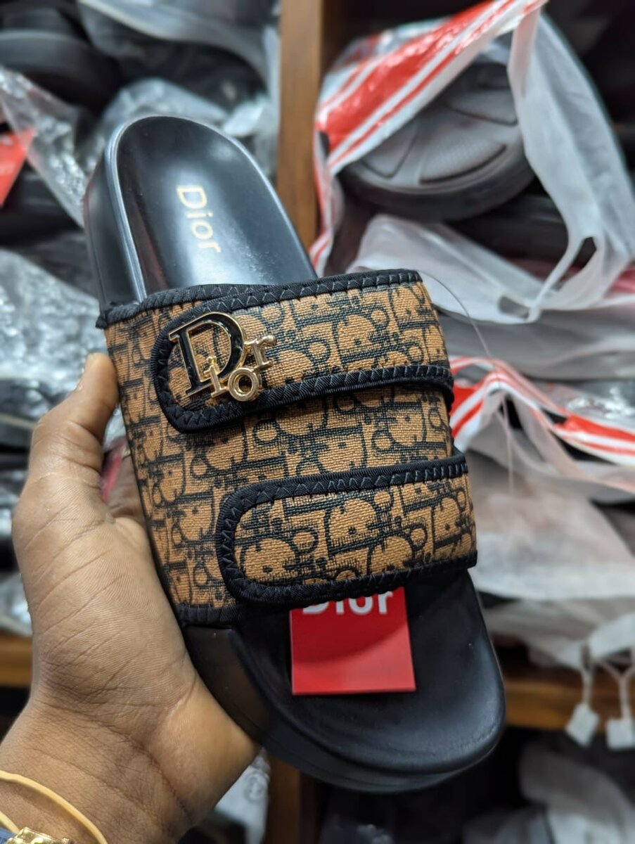 Sandales Dior élégantes