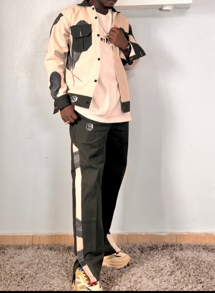 Ensemble streetwear mode