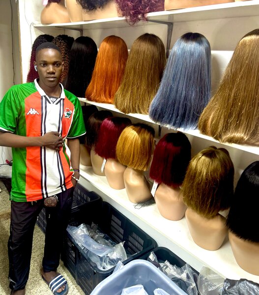 Perruque grise courte élégante